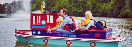 A family on the Mini Captains boat on the lake.