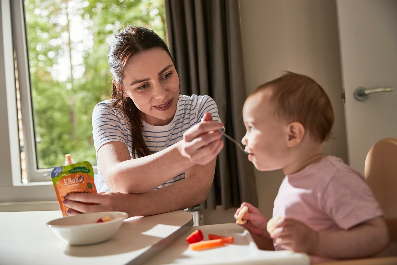 a family walking into a lodge.