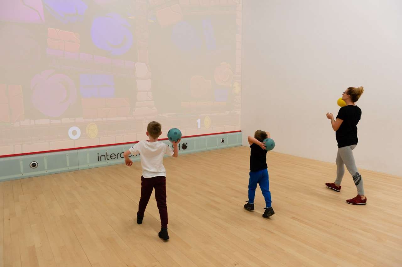 WF FAMILY BALL WALL 5