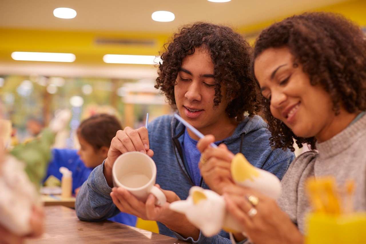 Family painting pottery.