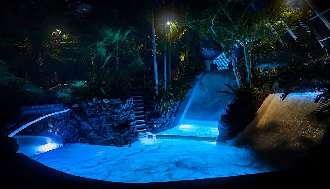 Glowing Water Piste slide