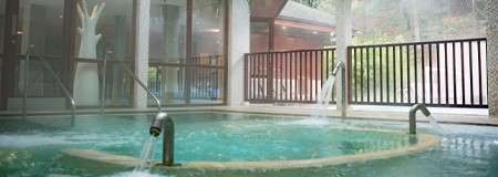 Bubbling pool with fountains of shooting water.