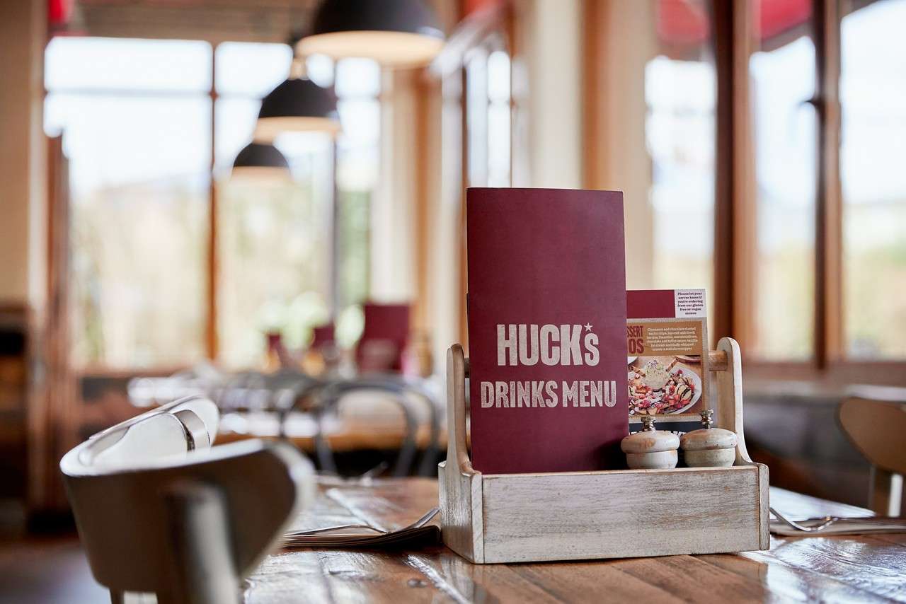 huck's menu and condiments tray