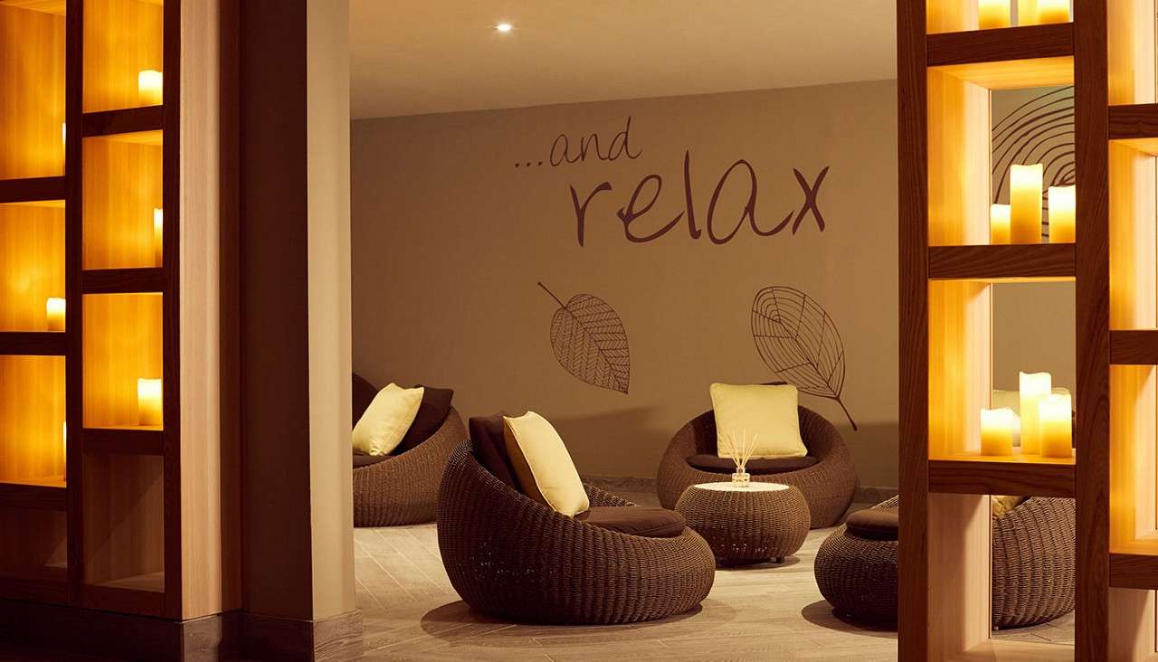 The relax area of the Aqua Sana Forest Spa with comfy seats and a serene atmosphere