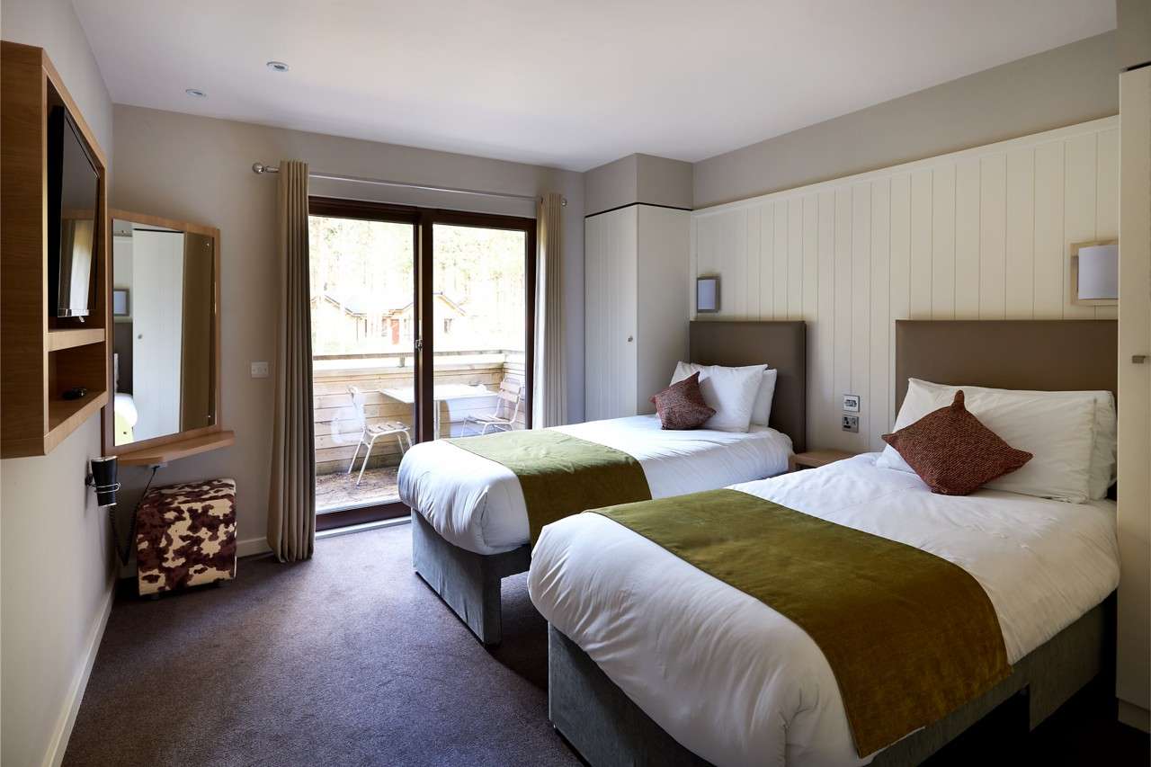 Four bedroom exclusive adapted lodge. twin adapted bedroom.