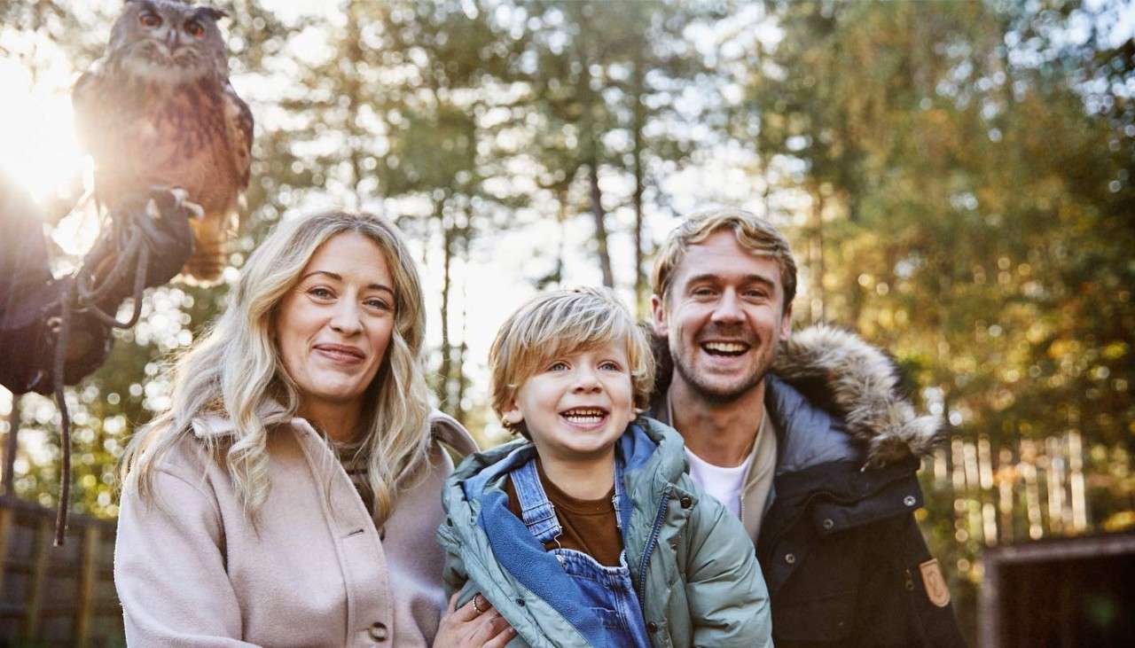 Family encountering an owl