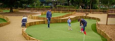 Family Putting