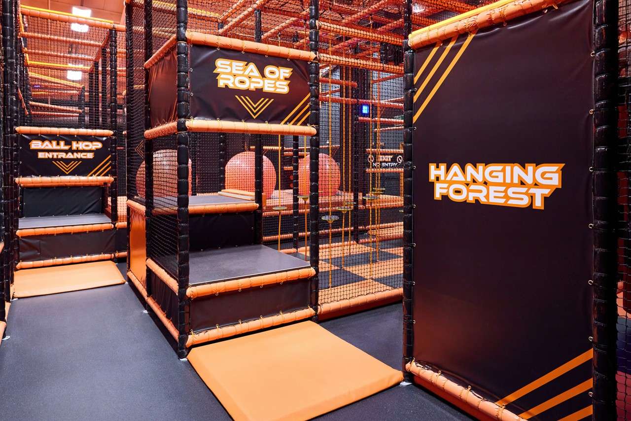 TAG Challenge Arena with obstacles and hiding places.