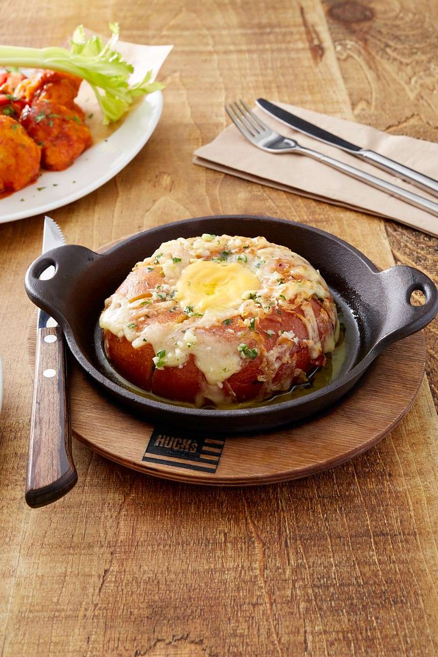 HUCKS CHEESY GARLIC BAGEL 1