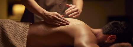 ELEMIS EXPERT™ DEEP TISSUE TENSION-EASE MASSAGE