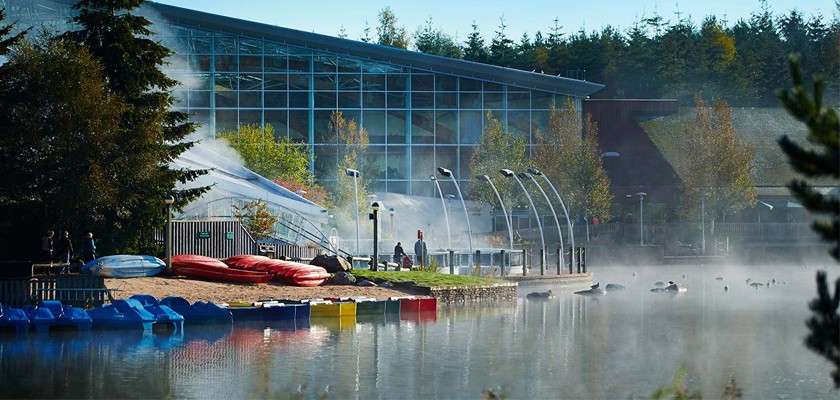 A scenic picture of a lake and boats