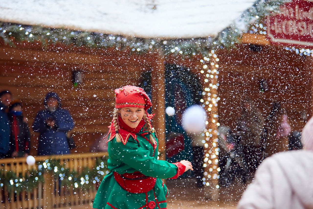 Festive Entertainment choir.